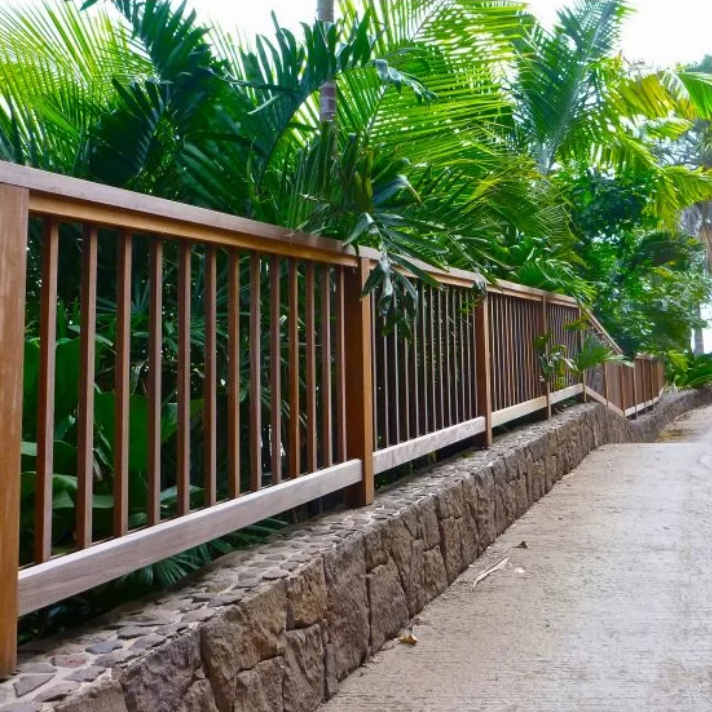 Garde-corps bois pour terrasse ou escalier extérieur – menuiserie d’art