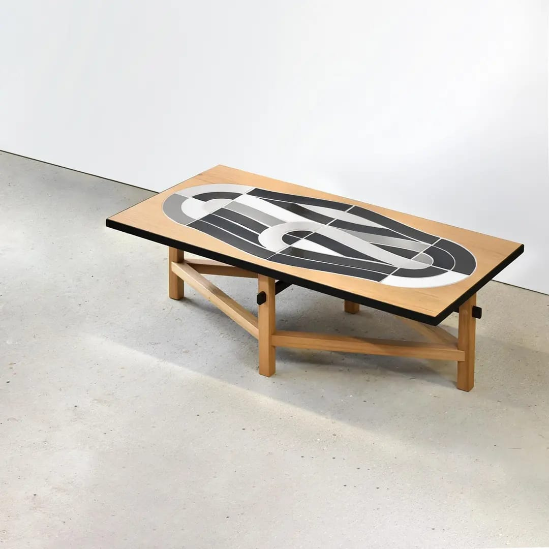Pièce sculptée en bois réalisée dans un atelier d’ébénisterie d’art