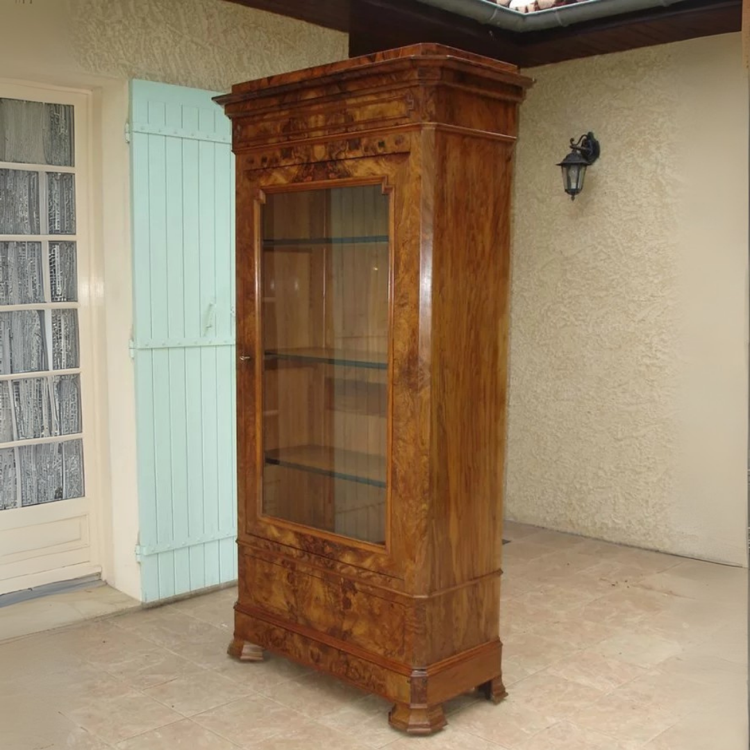 Rénovation d’un meuble ancien en bois par Sylvain Peny, ébéniste en Dordogne