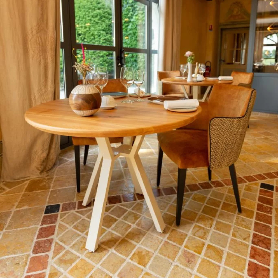 Table design en bois réalisée par un artisan menuisier d’art